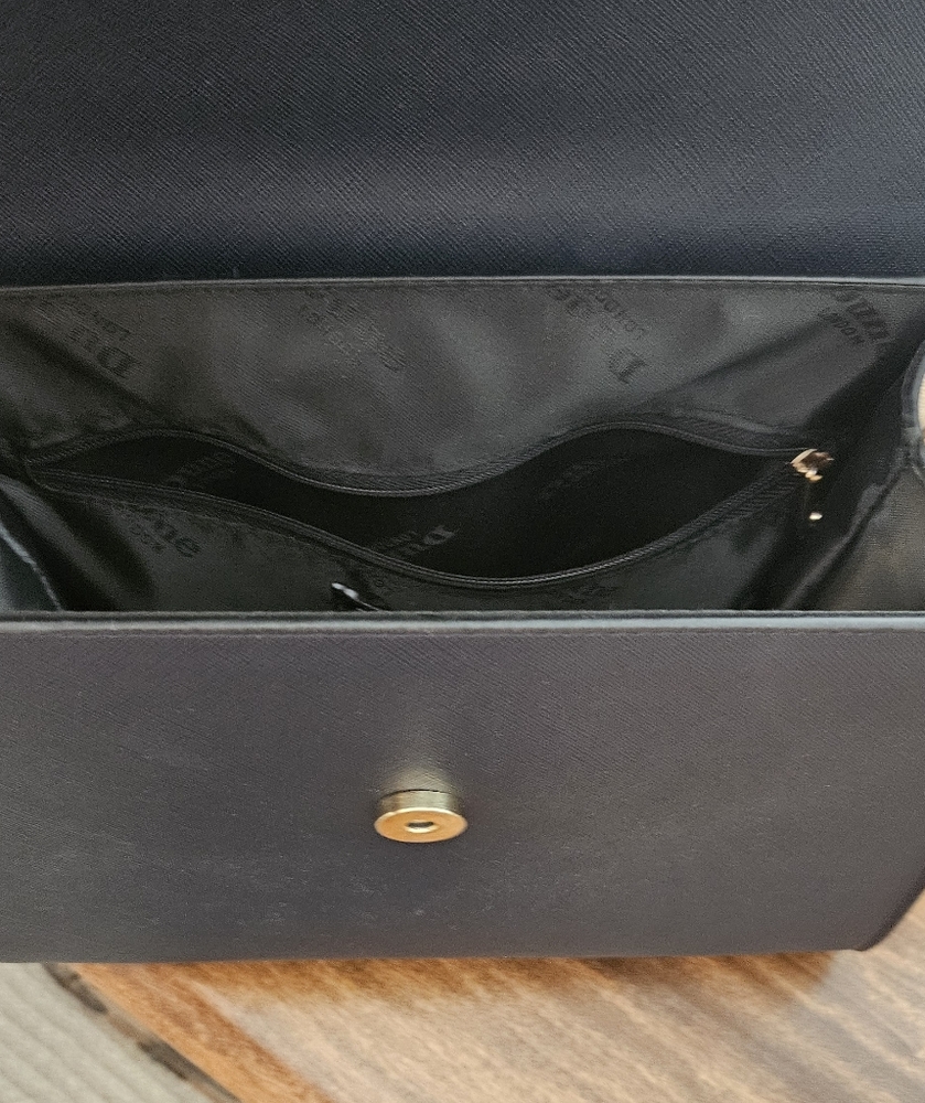 Navy and pink bag. With gold clasp. Spacious interior perfect for evening events